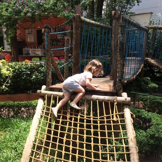 Área externa, brinquedos