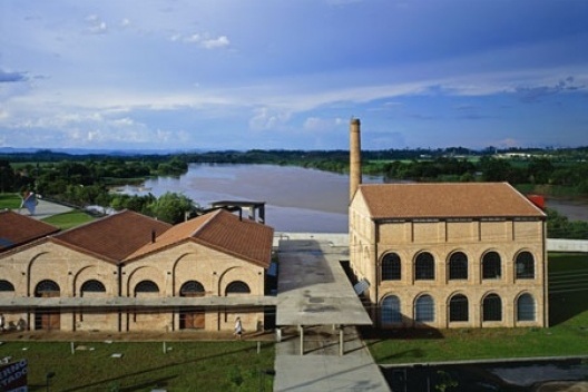 Conjunto KKKK, Brasil Arquitetura, Registro/SP, 2001