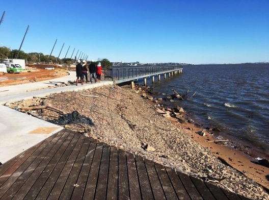 Coletivo no passeio entre o deck e a passarela