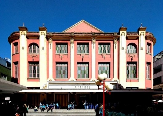 Fachada principal do Cine-Theatro Central