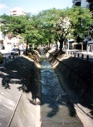 Calha do rio Maracanã, no cruzamento da Avenida Maracanã com a rua José Higino, Tijuca, Rio de Janeiro