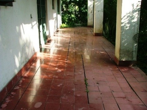 Deterioro de las viviendas de madera en el batey