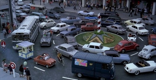 Cena do filme Playtime, de Jacques Tati