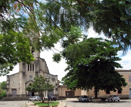 Largo do Rosário e atual Igreja do Rosário (reconstruída com características neogóticas durante a década de 1930)