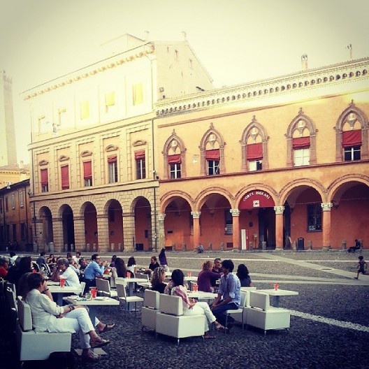 Construções porticadas na Piazza Santo Stefano, Bolonha, 2013