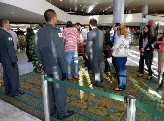 Enterro de Oscar Niemeyer, despedida dos brasilienses ao arquiteto