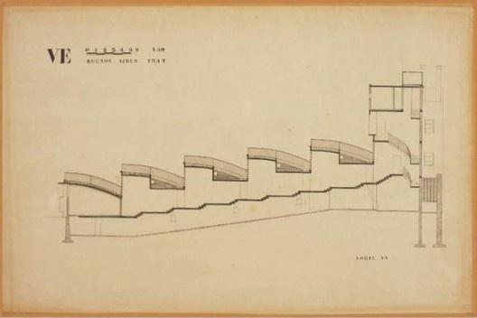 Casas no espaço, corte, Mar del Plata, 1942. Arquitetos Amancio Williams, Delfina Gálvez e Jorge Vivanco