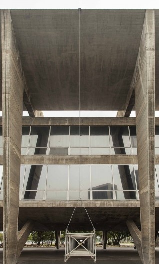 Instalação “À toa”, Museu de Arte Moderna do Rio de Janeiro, artista plástica Maria Baigur e arquiteto Adriano Carneiro de Mendonça e Antonio Pedro Coutinho