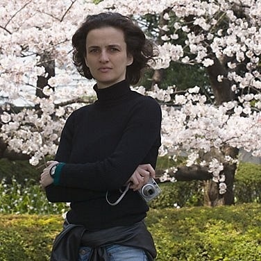 Simone Neiva em templo xintoísta de Tóquio