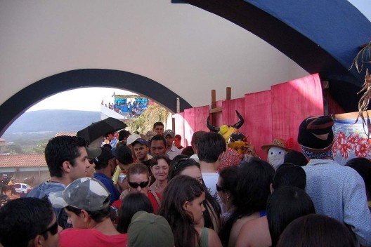 Cavalhódromo, circulação atrás do Castelo Cristão