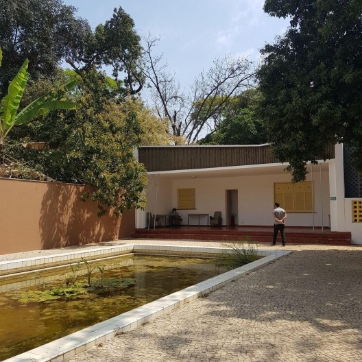 Uma das primeiras piscinas residenciais construídas na cidade