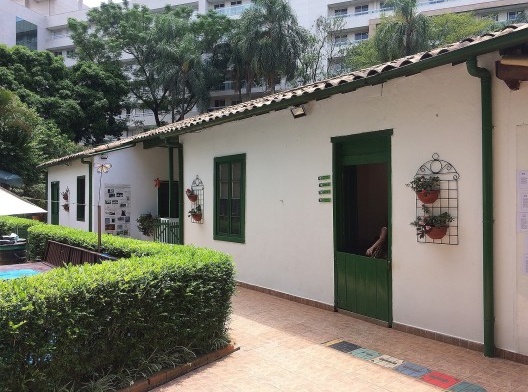 Toda a antiga edificação foi adaptada e se mantém viva e ativa pelo uso