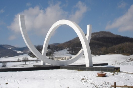 Monumento Liberazione, artista plástica Mary Vieira