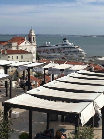 Interferência visual na paisagem vista do Miradouro das Portas do Sol, outubro de 2017