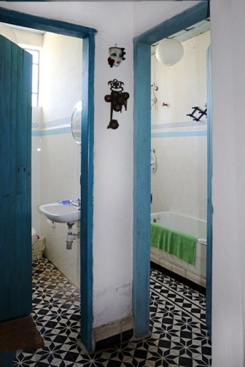 Lavabo e local de banho da casa