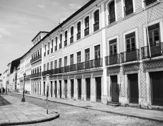 Casario próximo à feira da Praia Grande