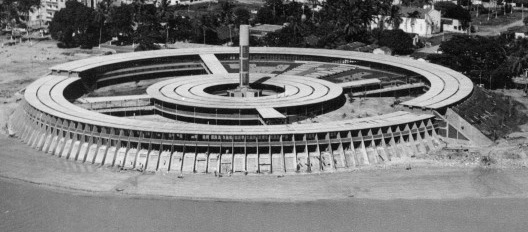 Vista aérea desde o Mar das obras do Hotel Tambaú recém concluídas