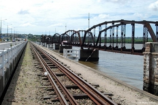 Ferrovias de Natal ao lado da ponte de Igapó