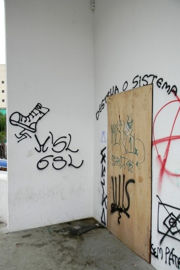 Caixa do elevador do acesso da estação