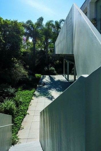 Instituto Ling, Porto Alegre RS Brasil, 2014. Arquiteto Isay Weinfeld (autor)