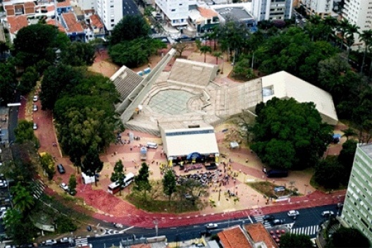 A Quadra, Cecília Stelini, Campinas SP, setembro de 2005. Vista aérea da intervenção