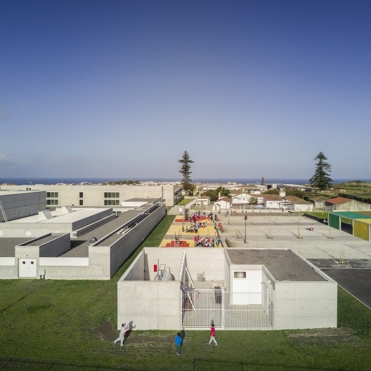 Escola Gaspar Frutuoso, Ribeira Grande, Azores, Portugal, 2016. Arquiteto Carlos Almeida Marques