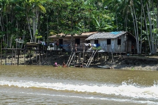 Representação não geométrica como ponto de partida do projeto arquitetônico em experimentações na Amazônia