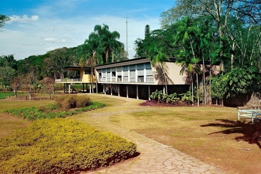 Casa Olivo Gomes, São José dos Campos. Arquiteto Rino Levi