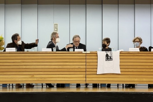 Mesa da cerimônia de outorga do título de Professor Emérito da USP a Carlos Lemos: Hugo Segawa, Eugenio Queiroga, Carlos Lemos, Monica Junqueira de Camargo e Silvia Ferreira Santos Wolff