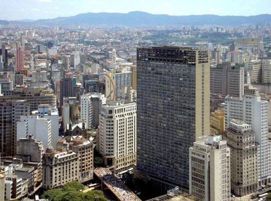 Vista da área central de São Paulo. Vale do Anhangabaú. Angélica A. A. T Benatti Alvim e Eunice Helena S. Abascal