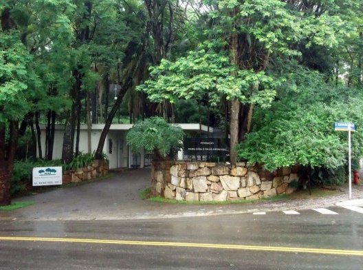 Entrada da Fundação Maria Luísa e Oscar Americano