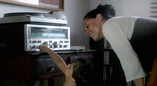 Geraldo Bonfim, empresário, e Clara conversam em restaurante, cena do filme Aquarius, filme de Kleber Mendonça Filho