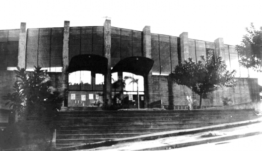 Igreja da Vila Madalena, igreja original com os vedos de vidro, São Paulo SP, 1957. Arquiteto Joaquim Guedes