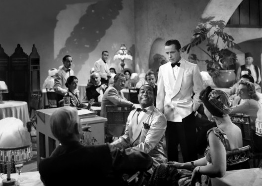 Fotograma do filme Casablanca, com Humphrey Bogart, Ingrid Bergman e Paul Henreid