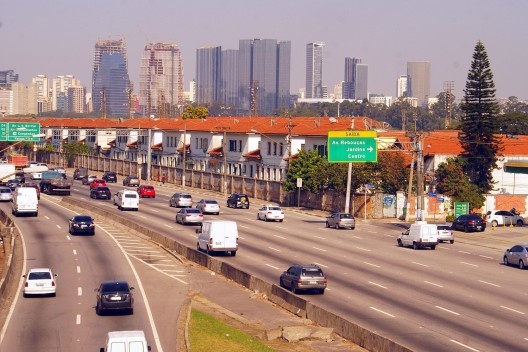 Vista parcial do Jockey Club, no Morumbi; ao fundo, edifícios corporativos da Vila Olímpia, 2015