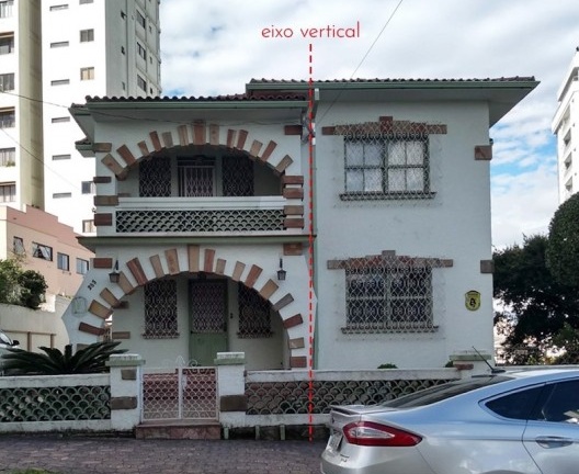 Residências de classes abastadas e médias de dois pavimentos: partição bilateral. Localização: rua Aristiliano Ramos, Lages