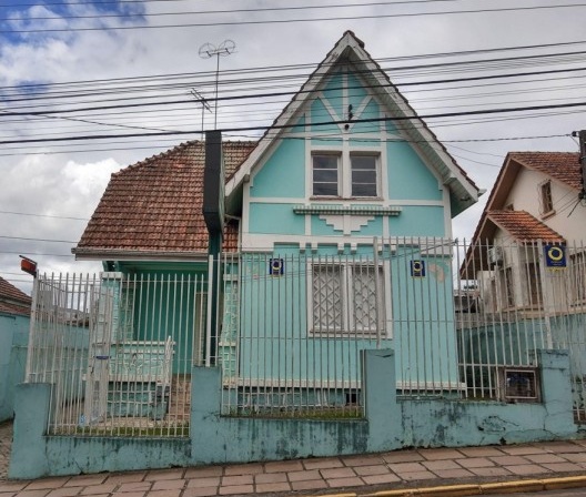 Casa que representa a linguagem normanda em Lages