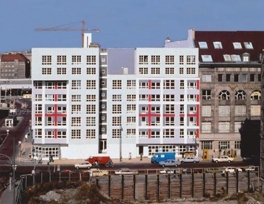 IBA Social Housing, Berlim, 1981-1985. Arquiteto Peter Eisenman