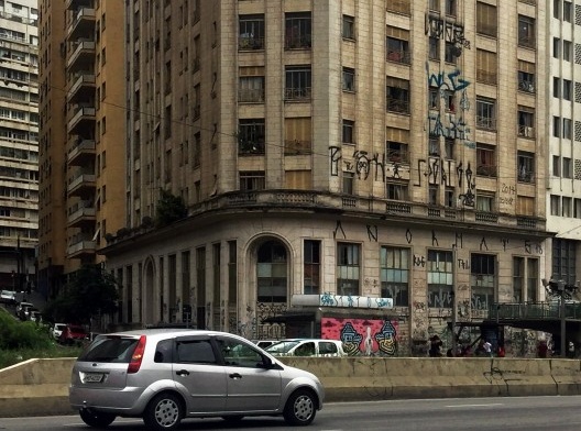 Fachada do edifício Rizkallah Jorge, São Paulo, 2017
