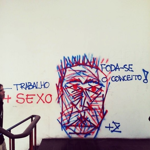 Pixação no edifício da FAU UFRJ