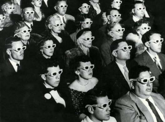 Cena do filme A sociedade do espetáculo: alienação, silêncio e isolamento. Direção Guy Debord, 1973