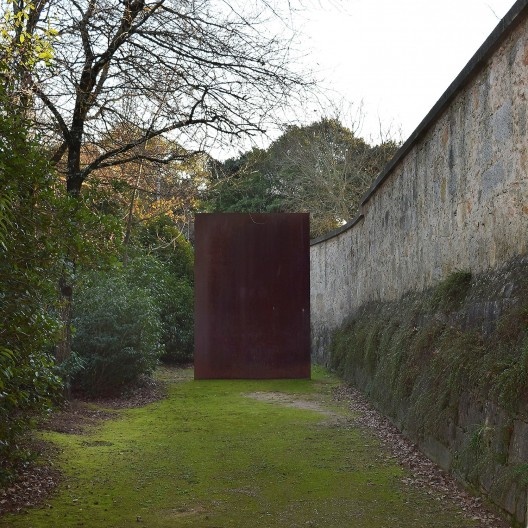 Fundação de Serralves – Museu de Arte Contemporânea, Walking is Measuring, obra de Richard Serra