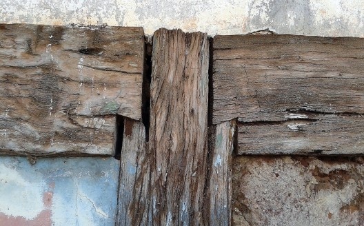 Fazenda Furna, viga baldrame e esteio, detalhe do encaixe em rabo-de-andorinha, 1880