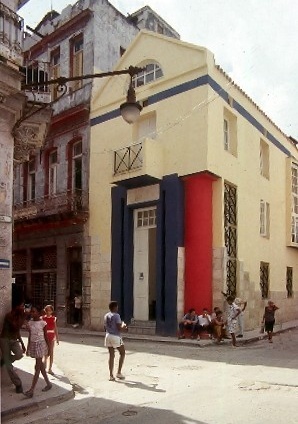 Presença do Pós-Moderno no Centro Histórico. Consultório Médico da Família. Arq. Eduardo Luis Rodríguez