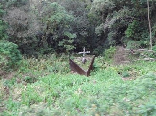 Cruz em homenagem ao barão do Serro Azul