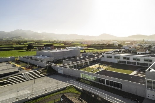 Escola Gaspar Frutuoso, Ribeira Grande, Azores, Portugal, 2016. Arquiteto Carlos Almeida Marques