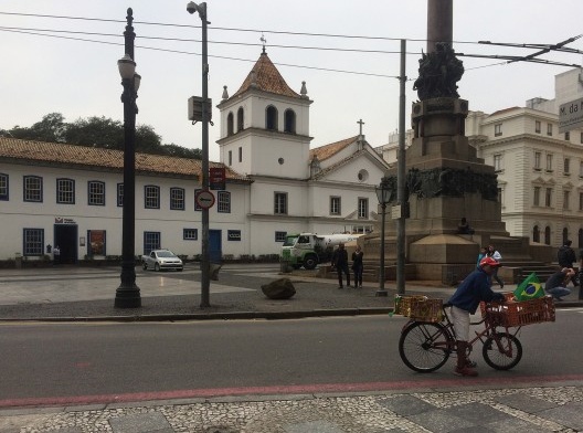 Cidade & alma, cidade & amor, alma & amor...