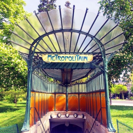 Entrada da Estação Porte Dauphine, Paris, França
