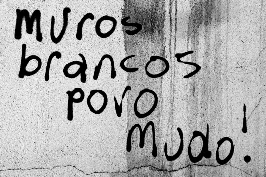 Pichações em muros portugueses