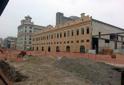 Moinho Fluminense (ao fundo)